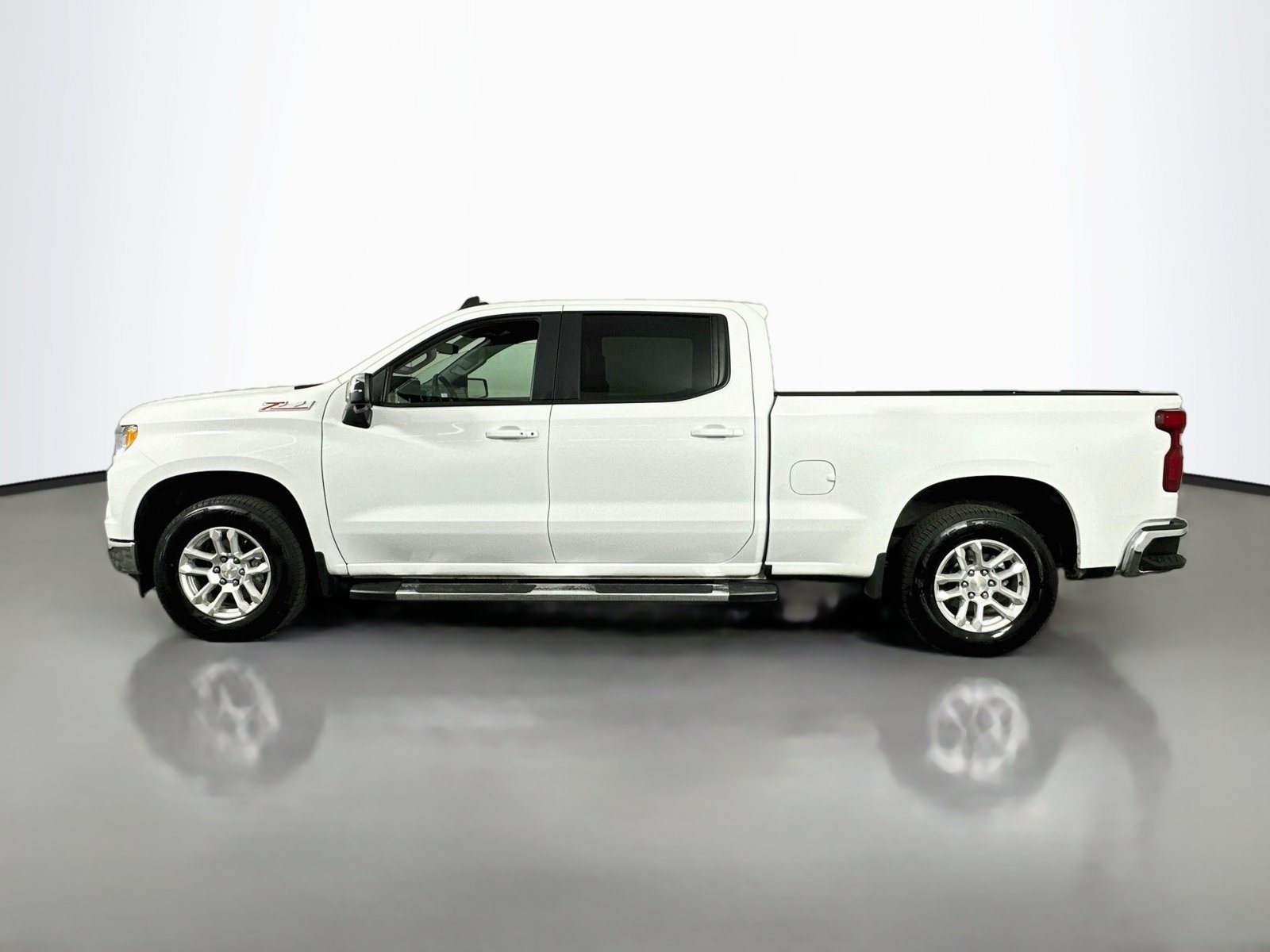 Used 2024 Chevrolet Silverado 1500 LT AWD/4WD image 5