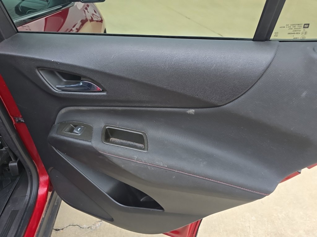 Used 2023 Chevrolet Equinox RS w/ LPO, Floor Liner Package FWD image 17