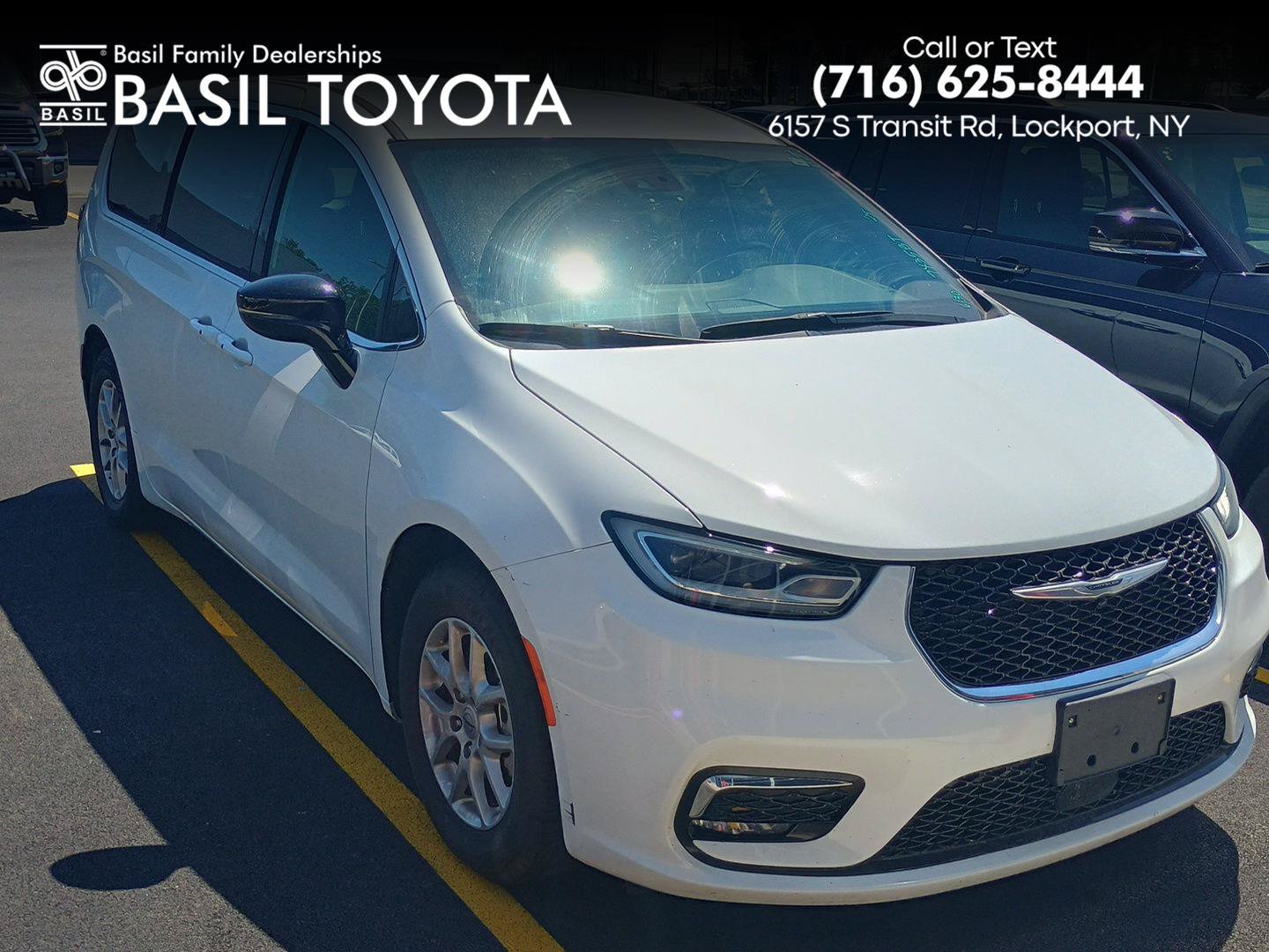 Used 2025 Chrysler Pacifica Select FWD image 1