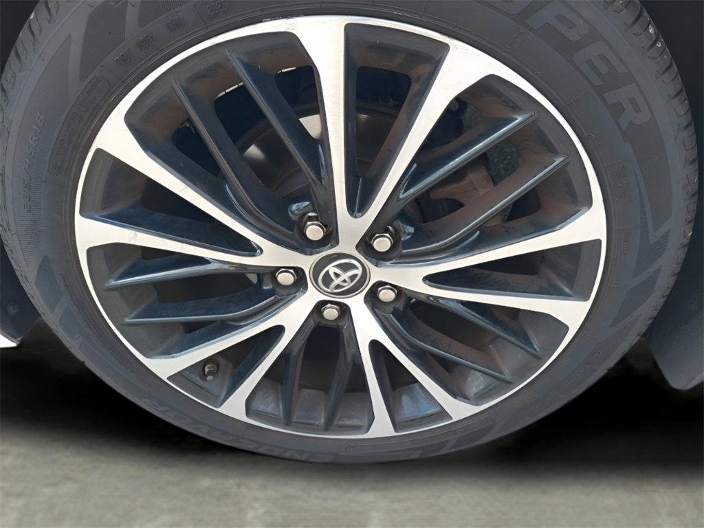 Used 2018 Toyota Camry SE image 10