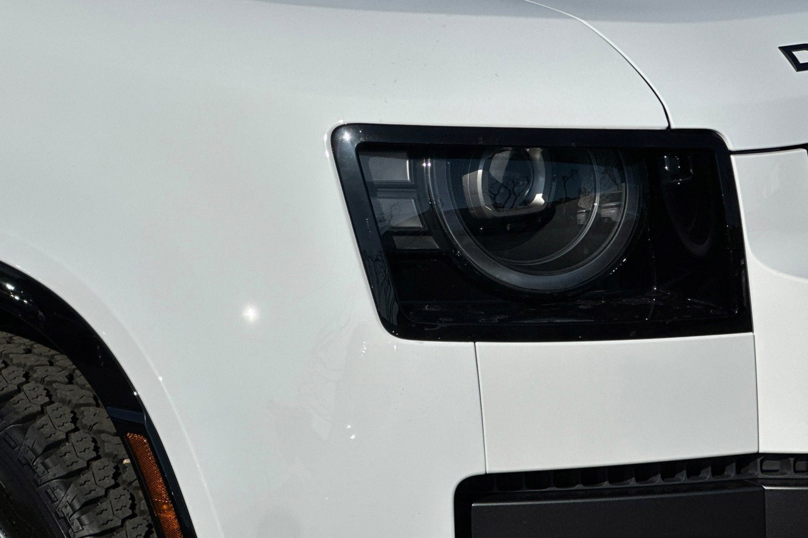 New 2026 Land Rover Defender 110 X-Dynamic SE image 12