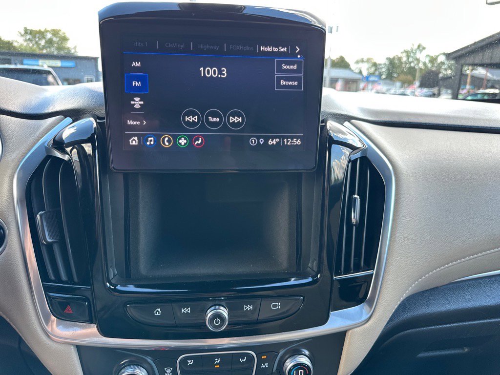 Used 2022 Chevrolet Traverse LT image 31