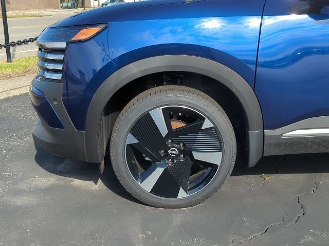 New 2026 Nissan Kicks SR w/ Cold Weather Package AWD/4WD image 2