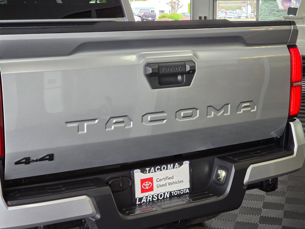 Certified 2024 Toyota Tacoma TRD Off-Road AWD/4WD image 12