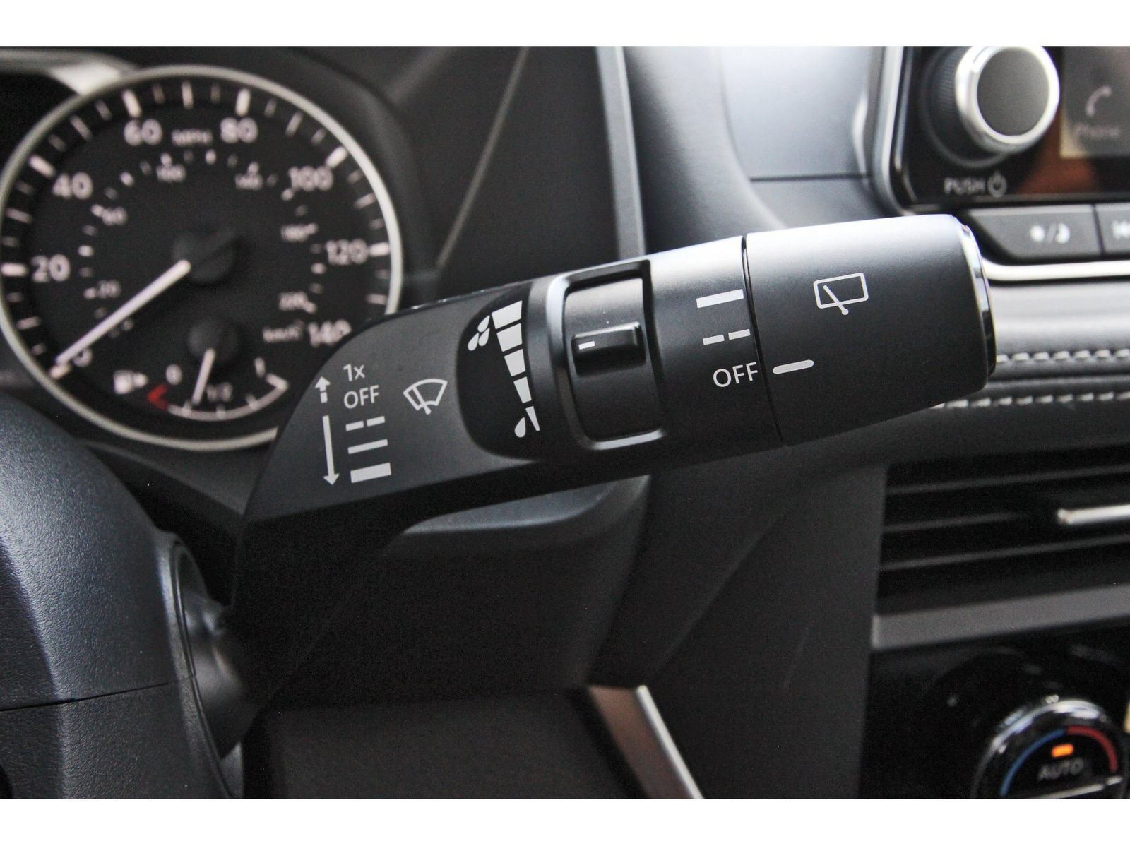 Used 2023 Nissan Rogue SV FWD image 21
