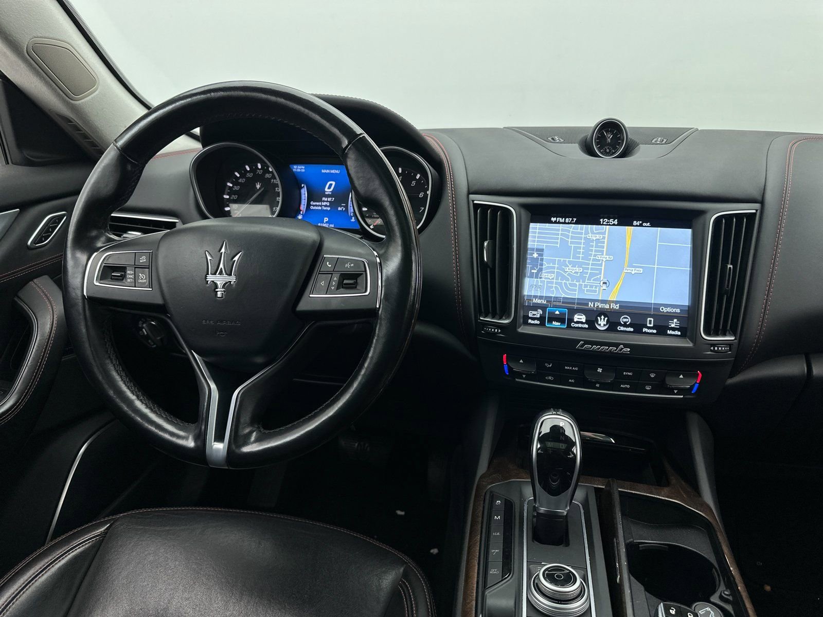 Used 2018 Maserati Levante GranLusso AWD/4WD image 4
