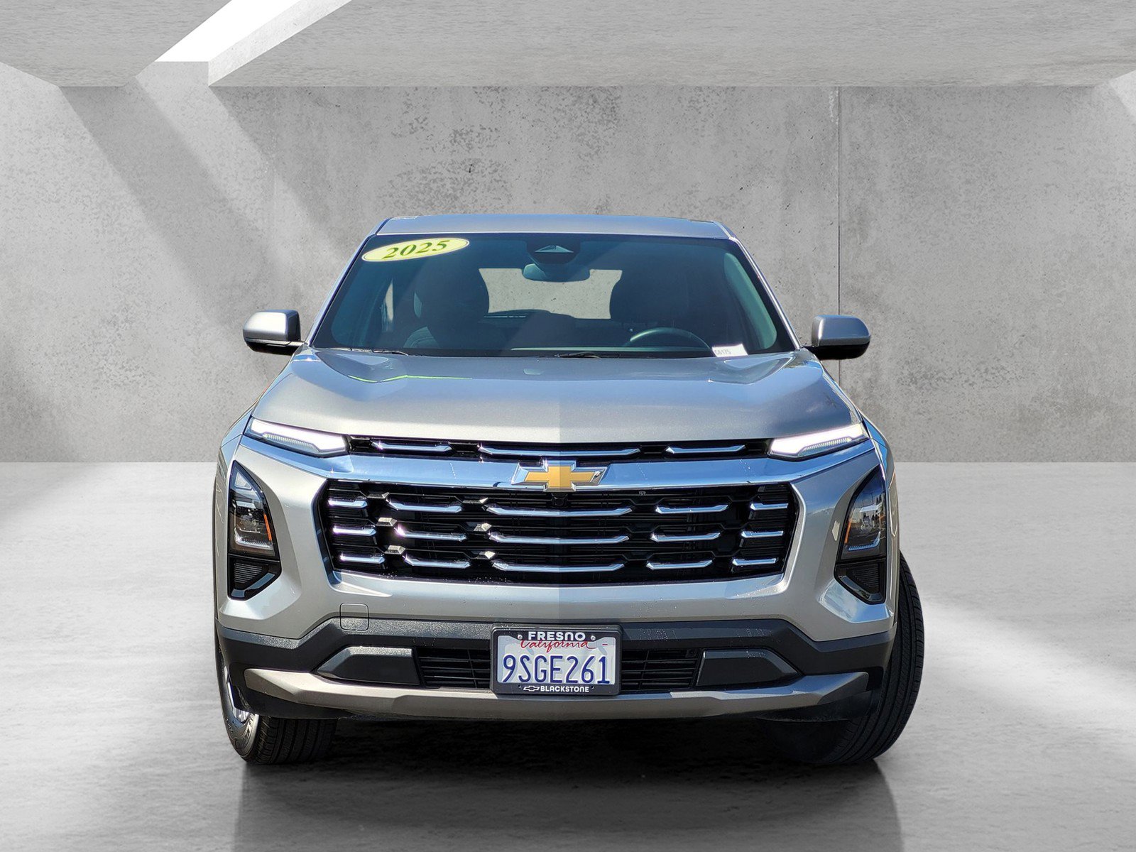 Used 2025 Chevrolet Equinox LT image 2