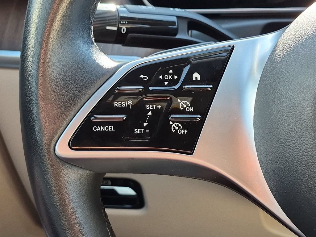 Used 2025 Mercedes-Benz C 300 Sedan image 20