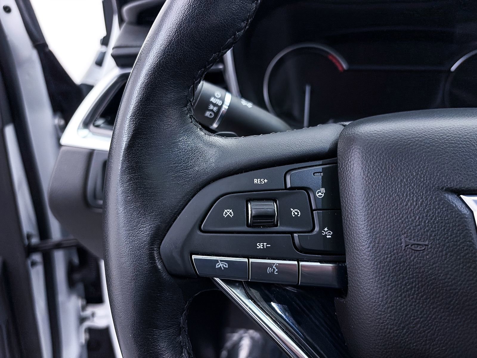 Used 2023 Cadillac XT6 Premium Luxury FWD image 33