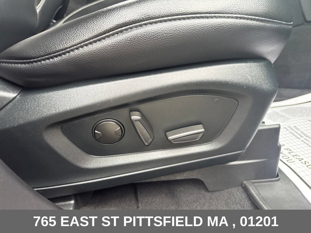 Used 2021 Ford Explorer XLT w/ Equipment Group 202A AWD/4WD image 14