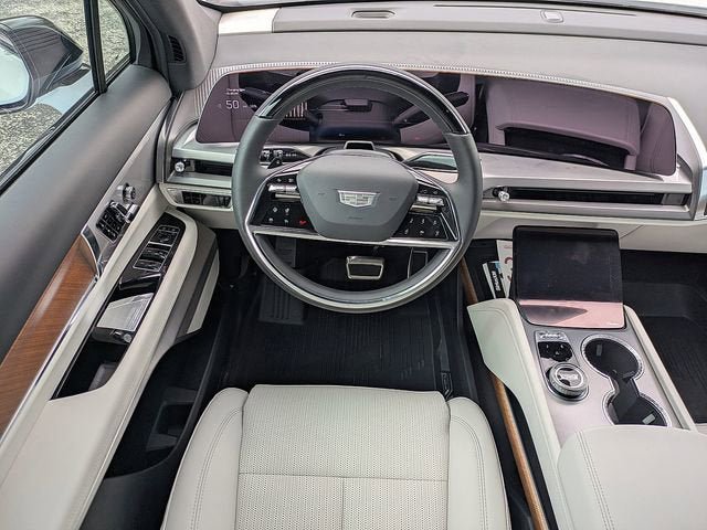 New 2026 Cadillac Vistiq Sport w/ LPO, Floor Liner Package AWD/4WD image 18