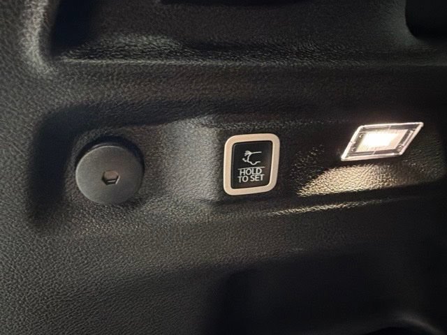 Used 2025 Jeep Grand Cherokee L Altitude AWD/4WD image 9