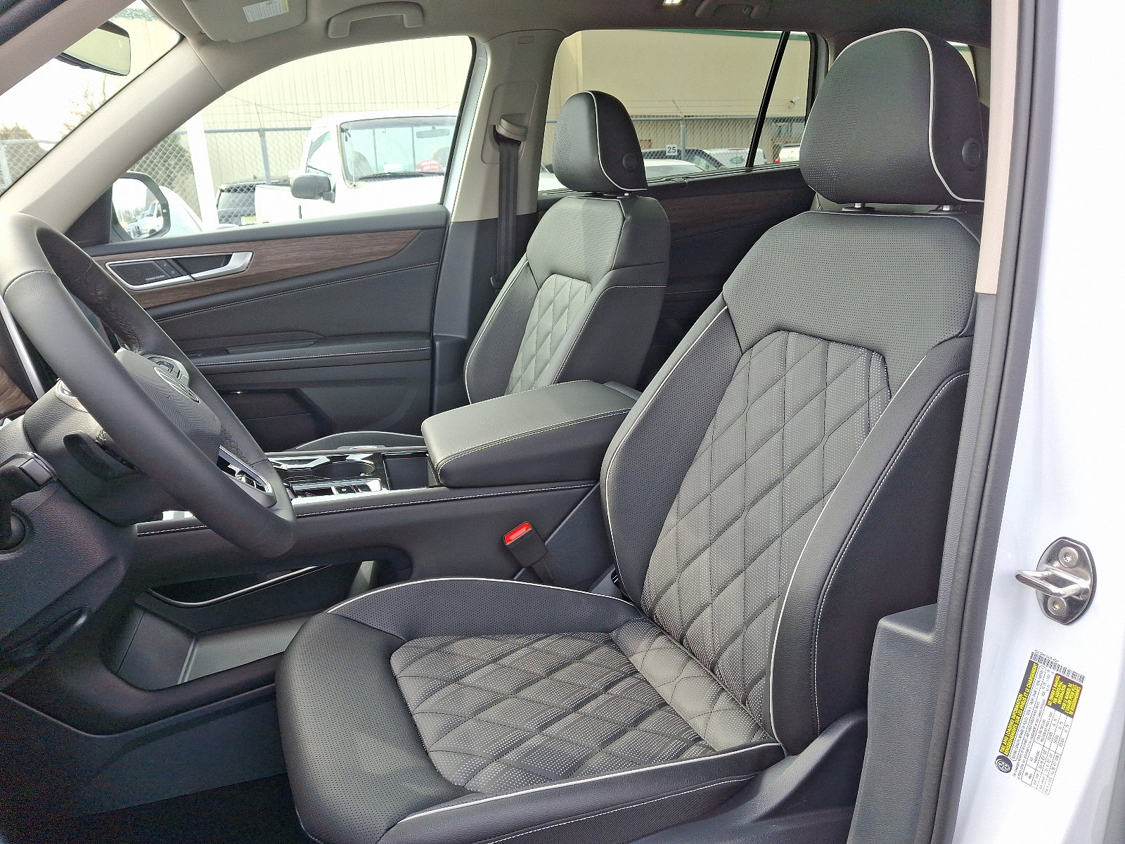 New 2025 Volkswagen Atlas SEL Premium R-Line image 9