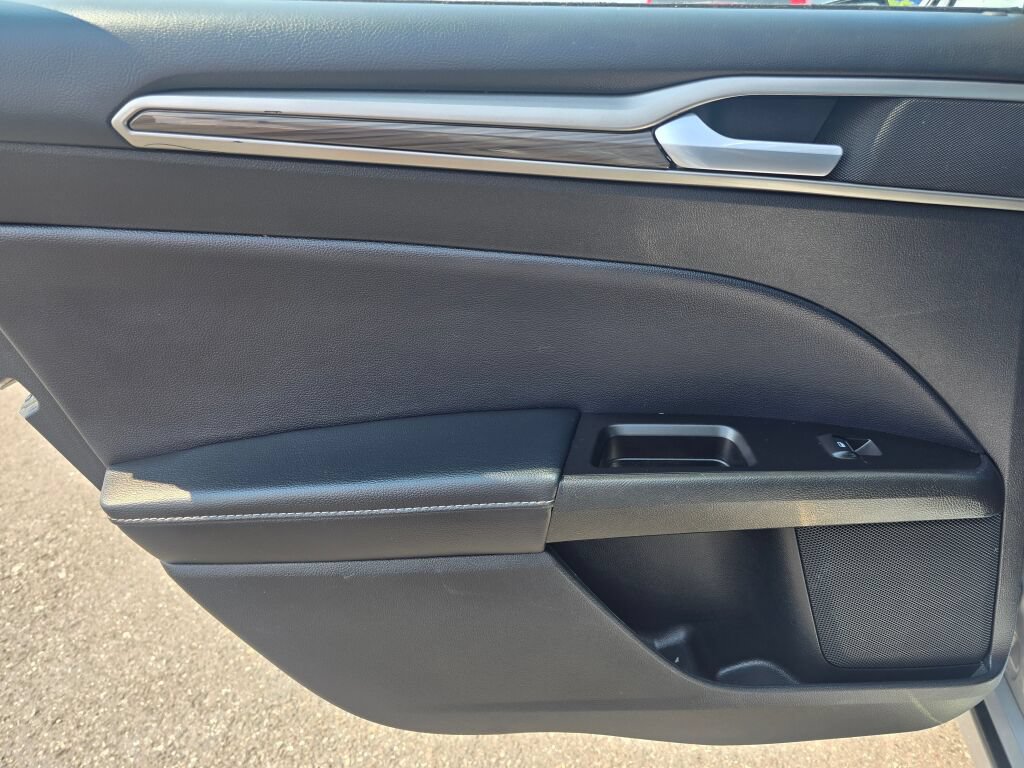 Used 2017 Ford Fusion Energi SE FWD image 18