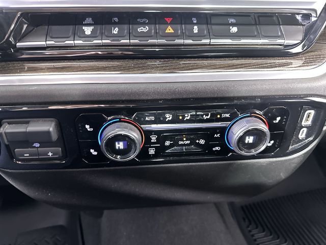 Used 2025 Chevrolet Silverado 2500 LT w/ Convenience Package image 21