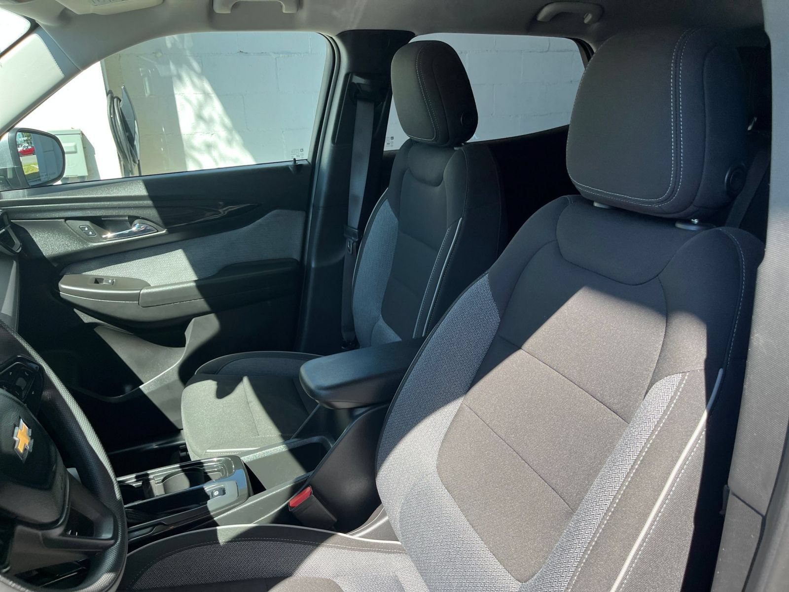 Used 2025 Chevrolet TrailBlazer LT FWD image 37