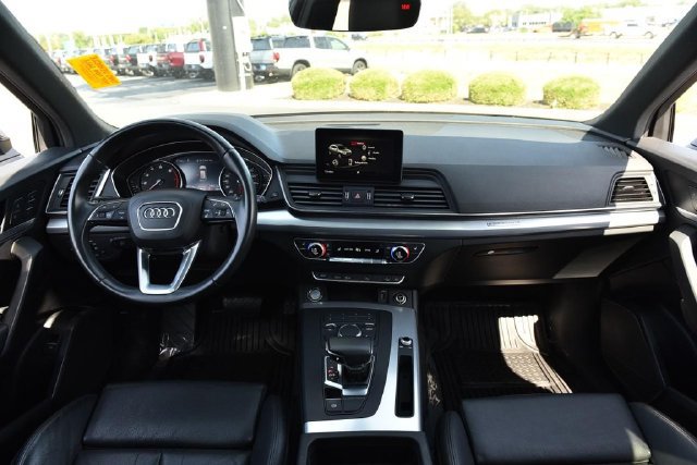 Used 2020 Audi Q5 2.0T Premium w/ Titanium Sport Package AWD/4WD image 7
