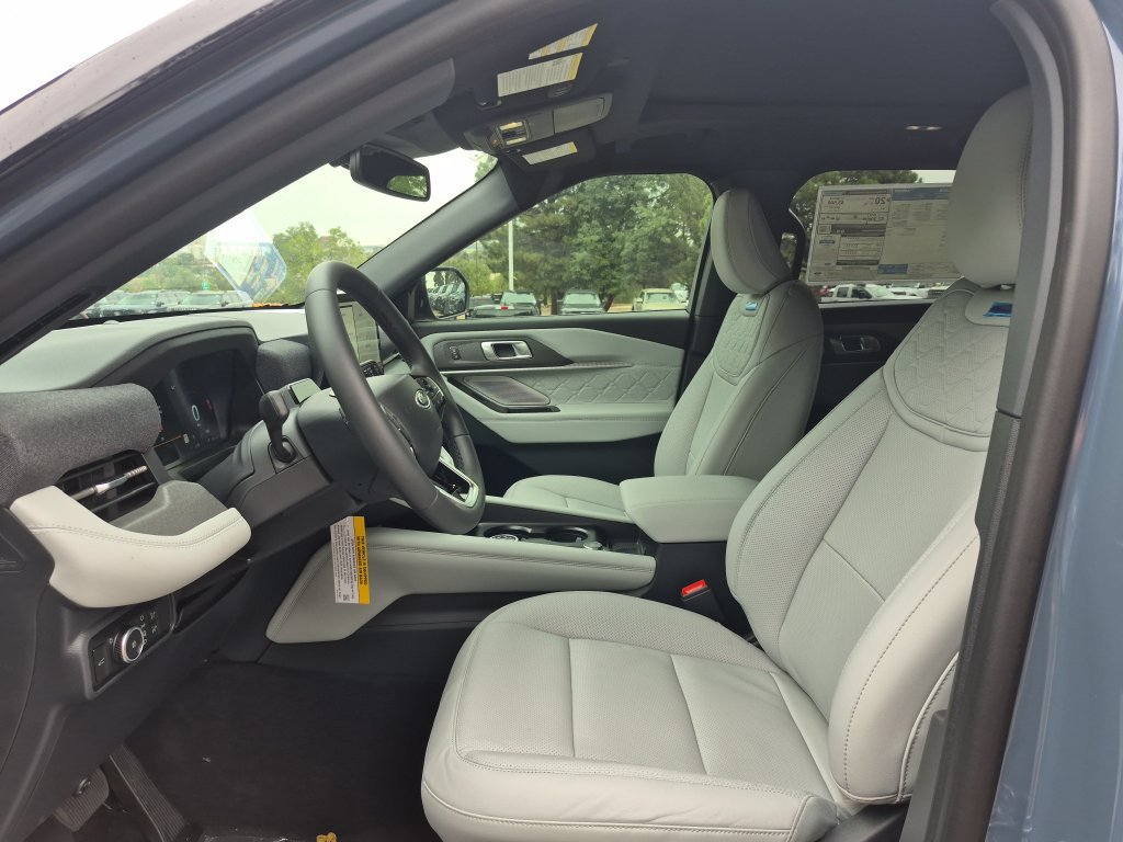 New 2027 Ford Explorer Platinum w/ 3.0L Ultimate Package AWD/4WD image 11