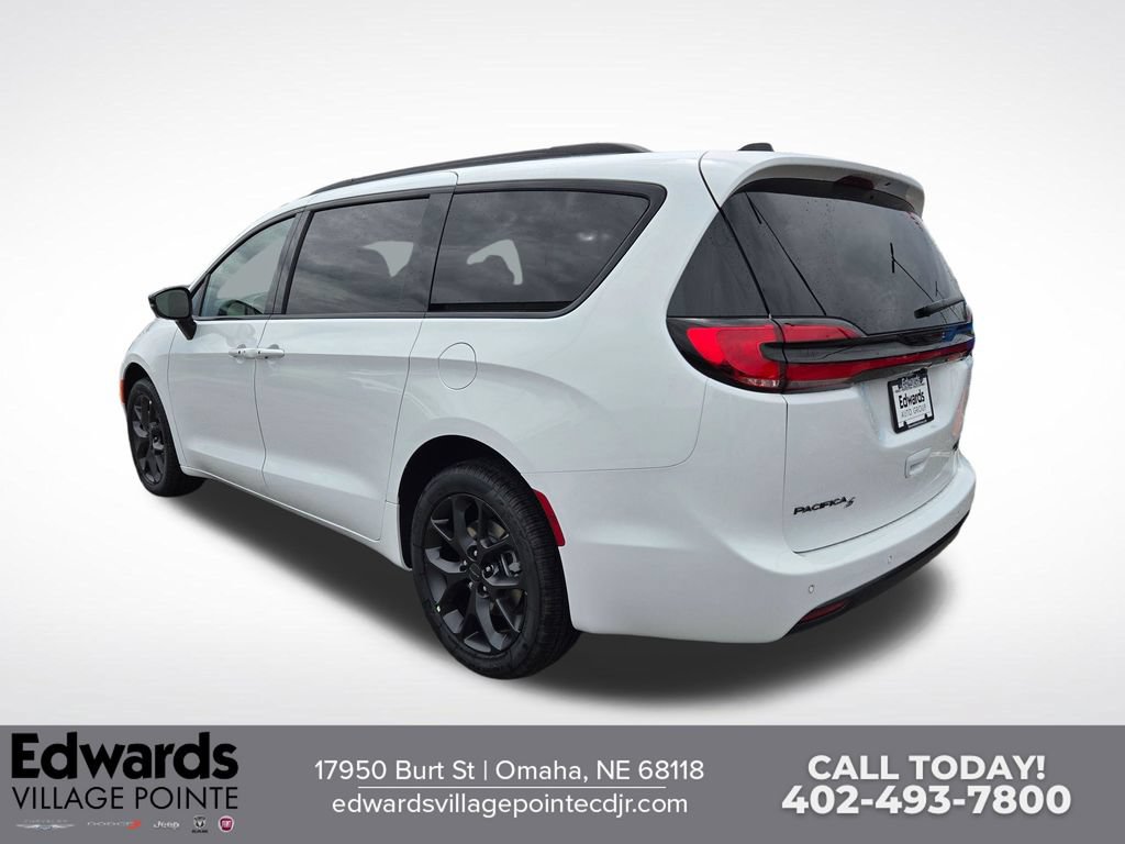 New 2027 Chrysler Pacifica Limited AWD/4WD image 5