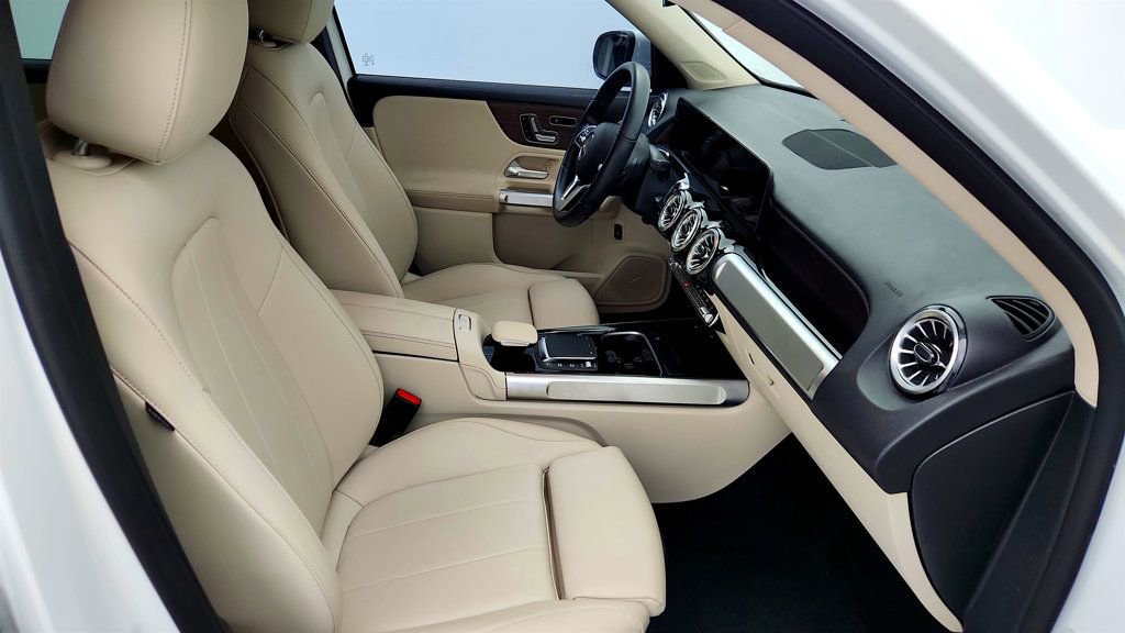 Used 2023 Mercedes-Benz EQB 250+ w/ Exclusive Package image 23