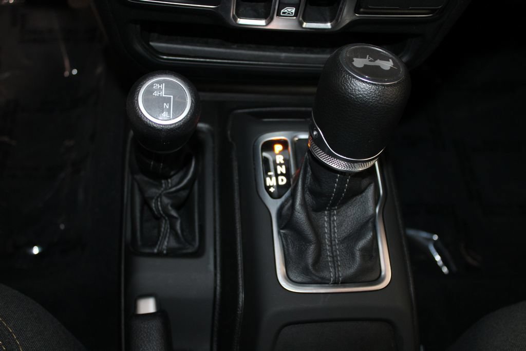 Used 2025 Jeep Wrangler Unlimited Sahara AWD/4WD image 42