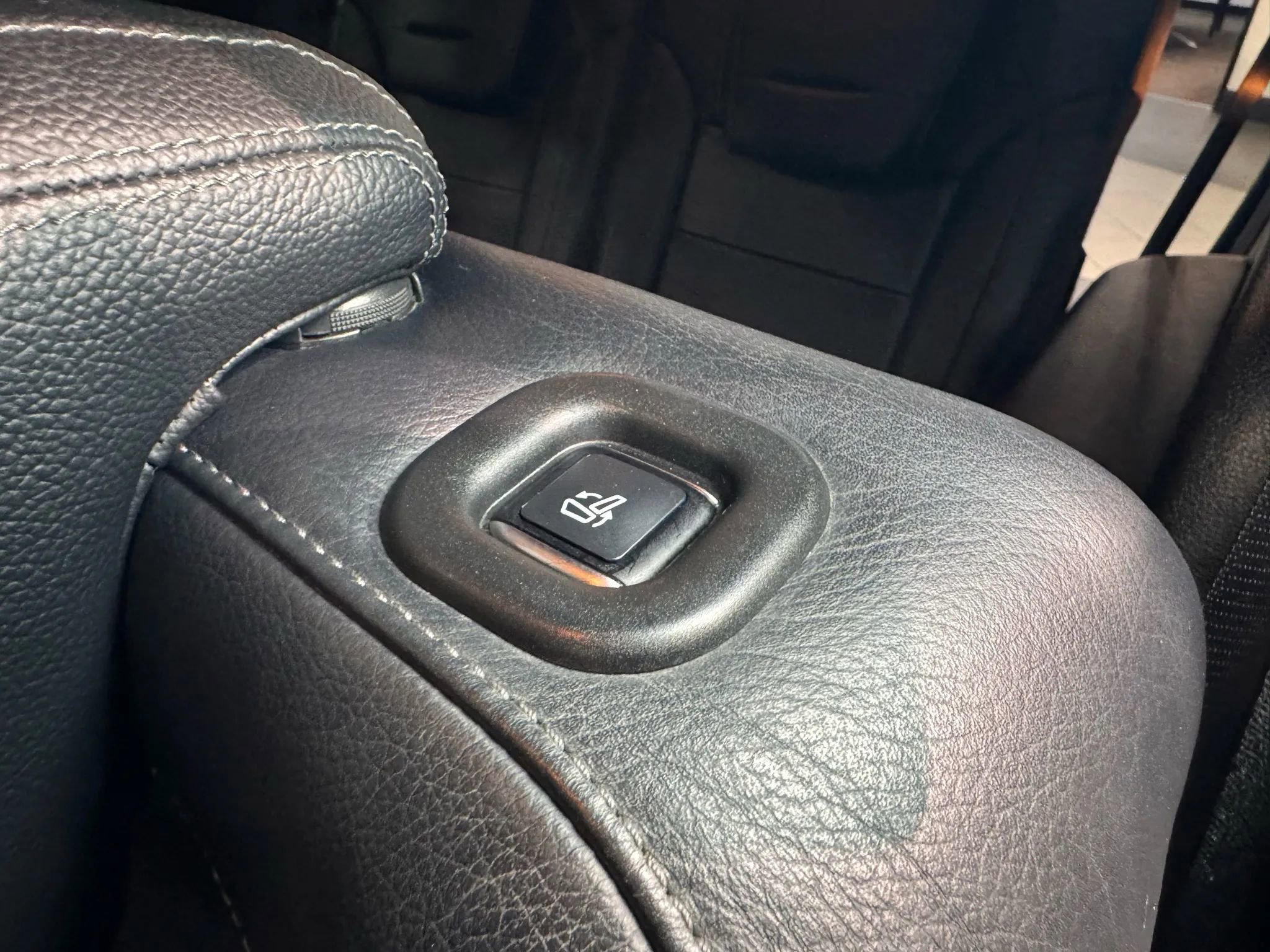 Used 2018 Mercedes-Benz GLS 550 4MATIC w/ Driver Assistance Package image 22