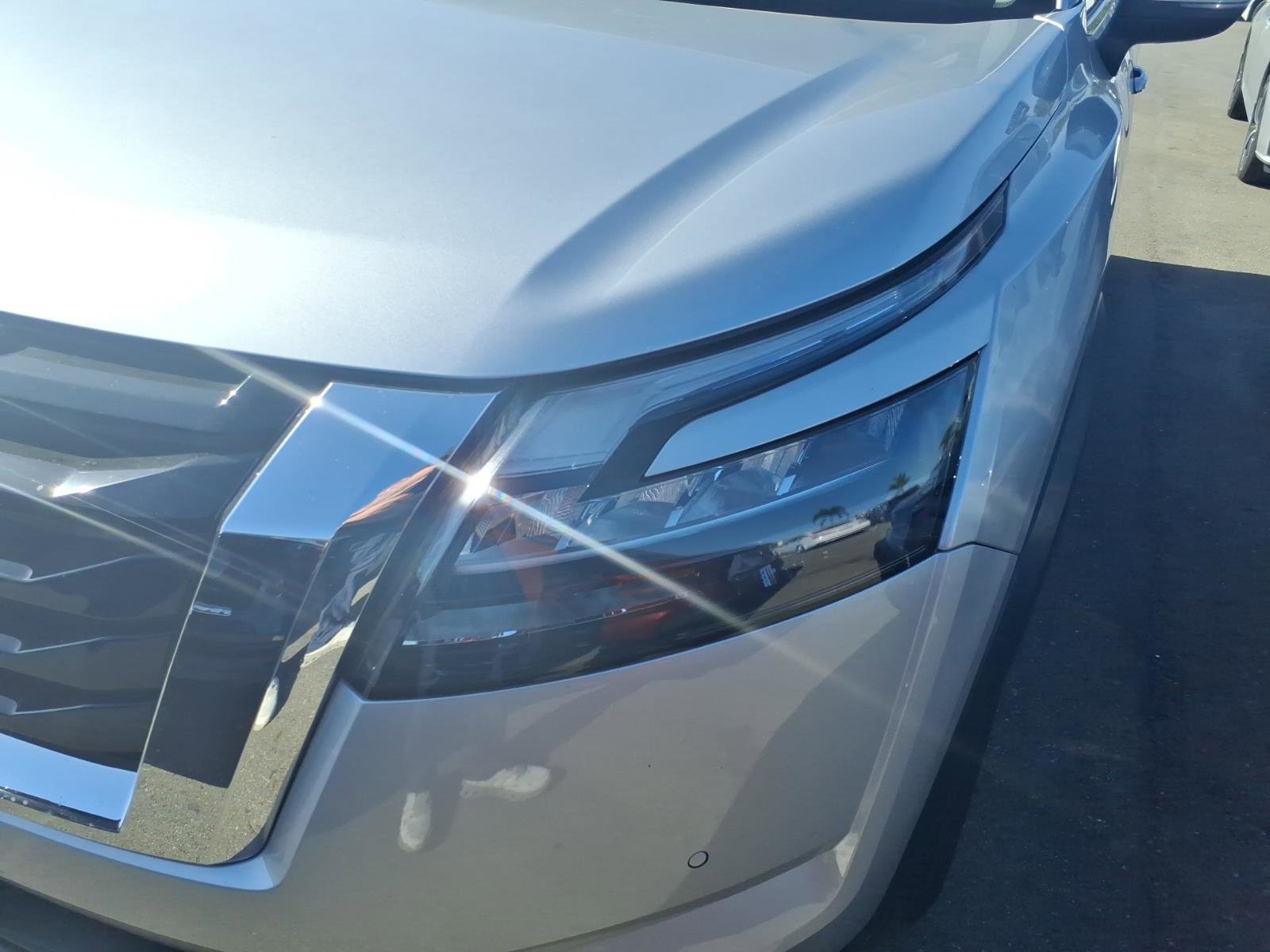 Certified 2025 Nissan Pathfinder SL FWD image 2