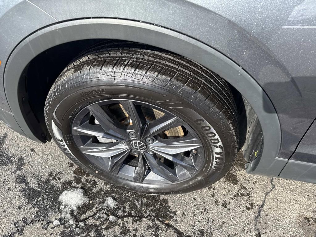 Used 2022 Volkswagen Tiguan SE image 13