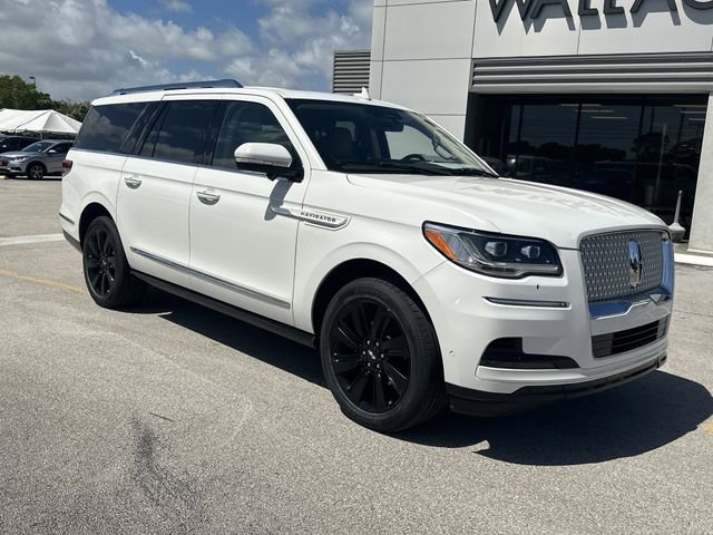 Used 2022 Lincoln Navigator L Reserve image 4