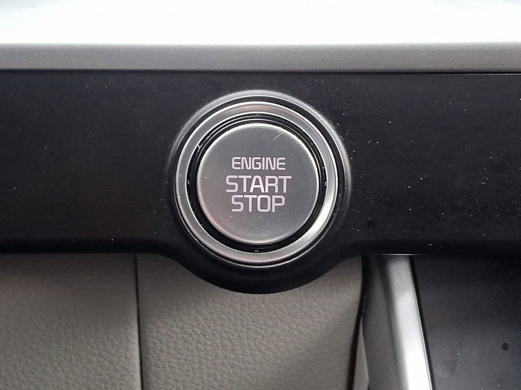 Used 2024 Kia Carnival LX image 24