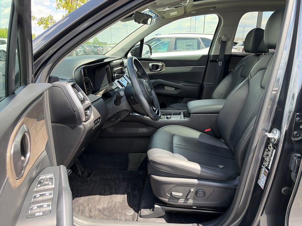 Used 2023 Kia Sorento S w/ Panoramic Sunroof Package AWD/4WD image 14