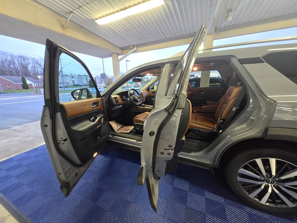 Used 2022 Nissan Pathfinder Platinum w/ Cargo Package image 24