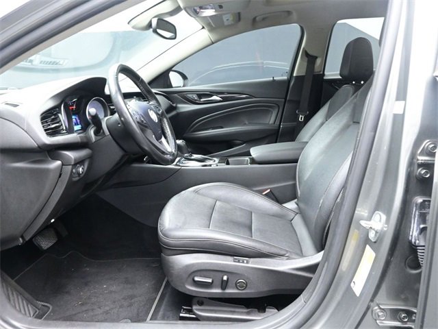 Used 2018 Buick Regal Essence w/ Driver Confidence Package #1 image 17