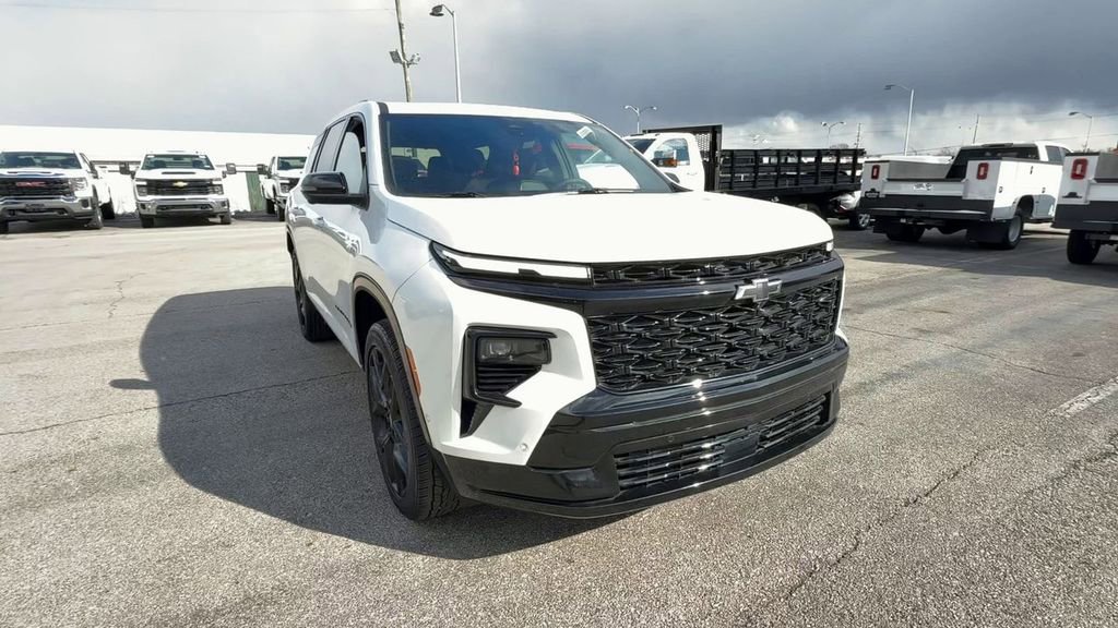 Used 2024 Chevrolet Traverse RS AWD/4WD image 2