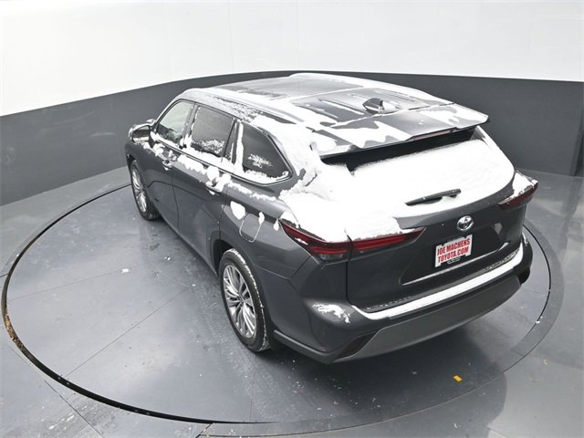Used 2024 Toyota Highlander Platinum image 23