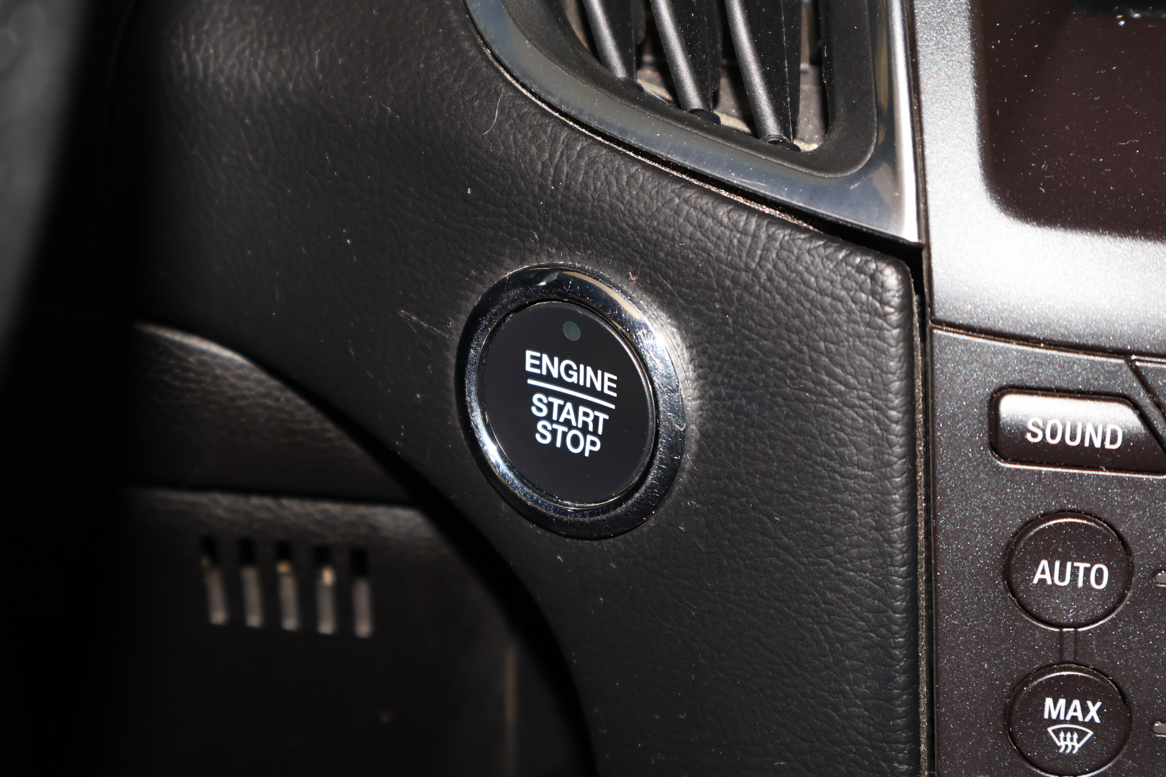 Used 2019 Ford Edge ST w/ Convenience Package image 26