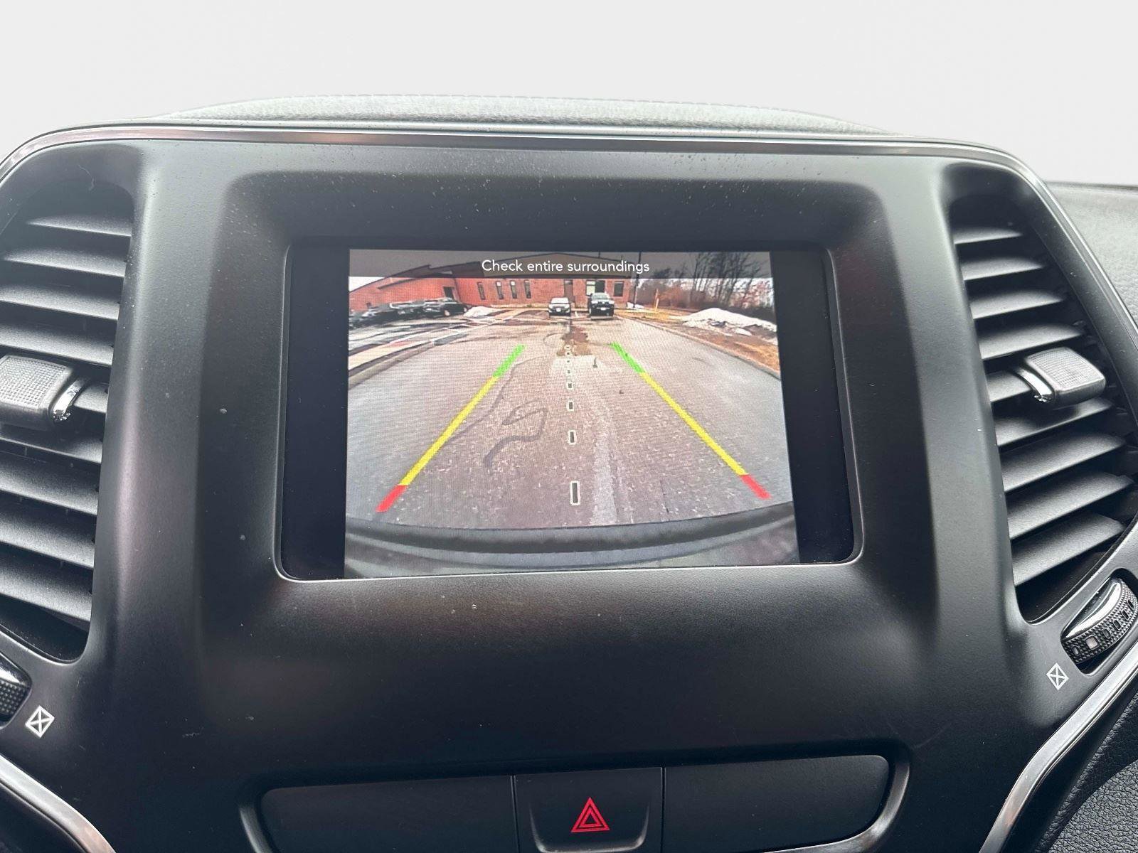 Used 2019 Jeep Cherokee Latitude Plus w/ Cold Weather Group image 26