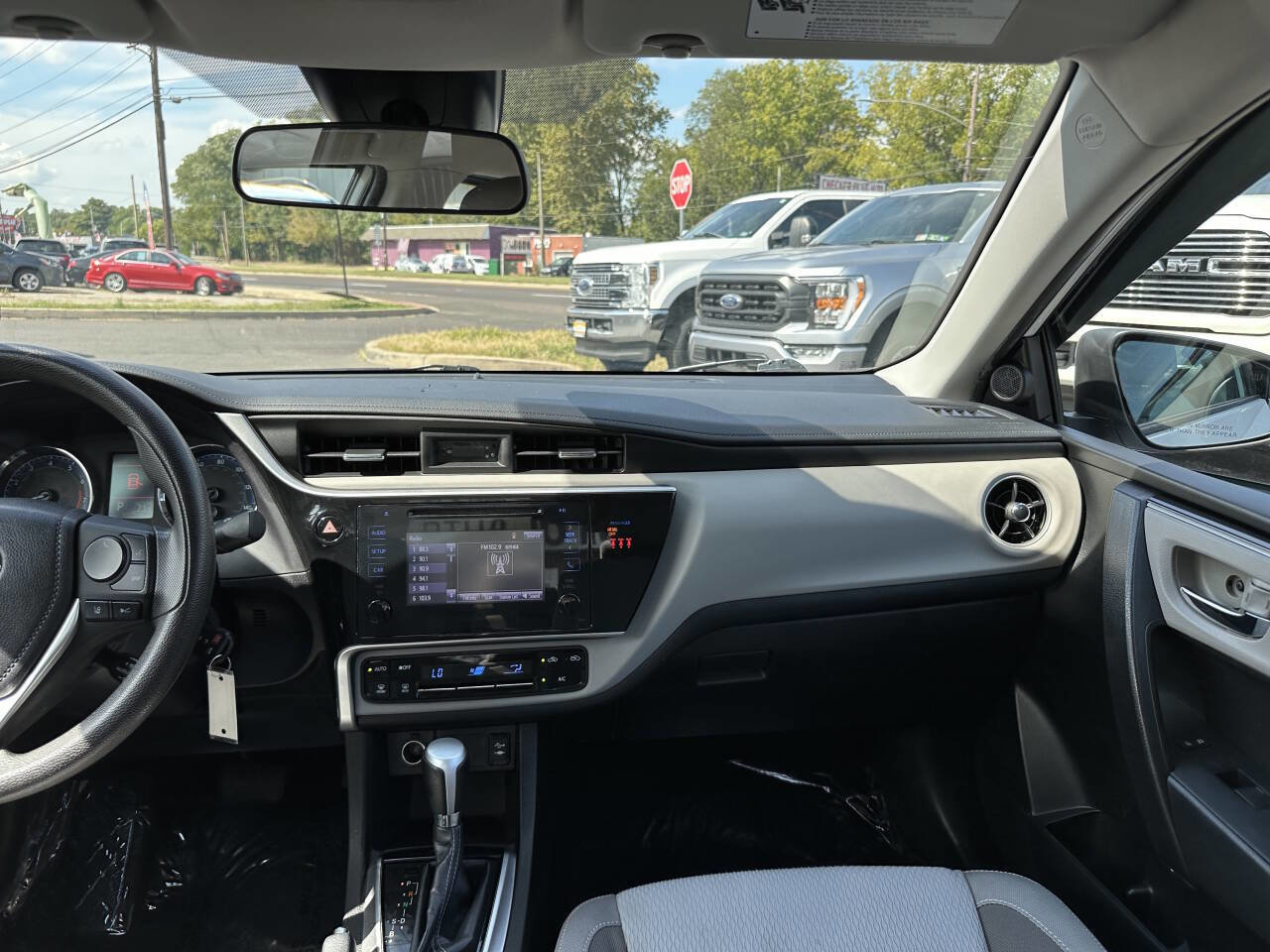 Used 2019 Toyota Corolla LE FWD image 21