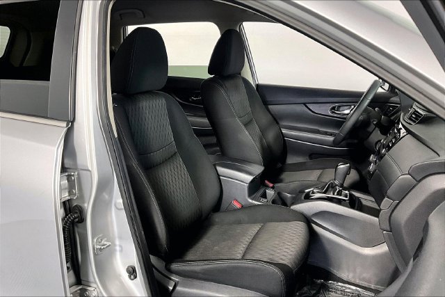 Used 2017 Nissan Rogue SV FWD image 8