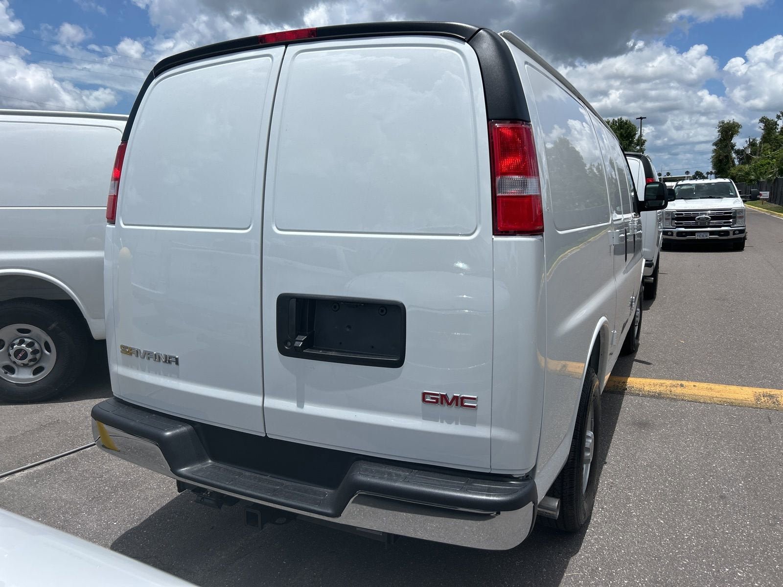 New 2025 GMC Savana 2500 w/ Driver Convenience Package RWD image 3