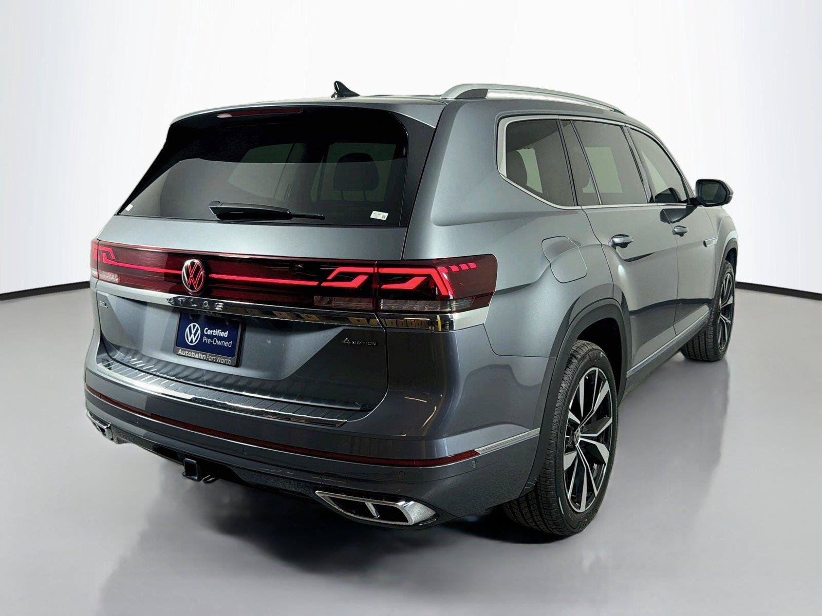 Used 2024 Volkswagen Atlas SEL Premium R-Line AWD/4WD image 5