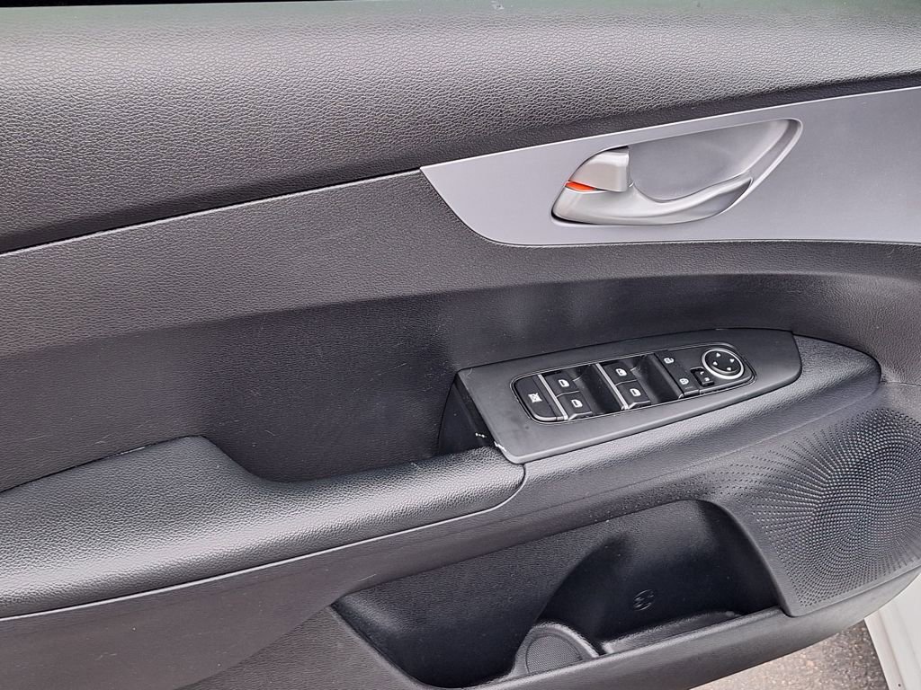 Used 2022 Kia Forte LXS image 9