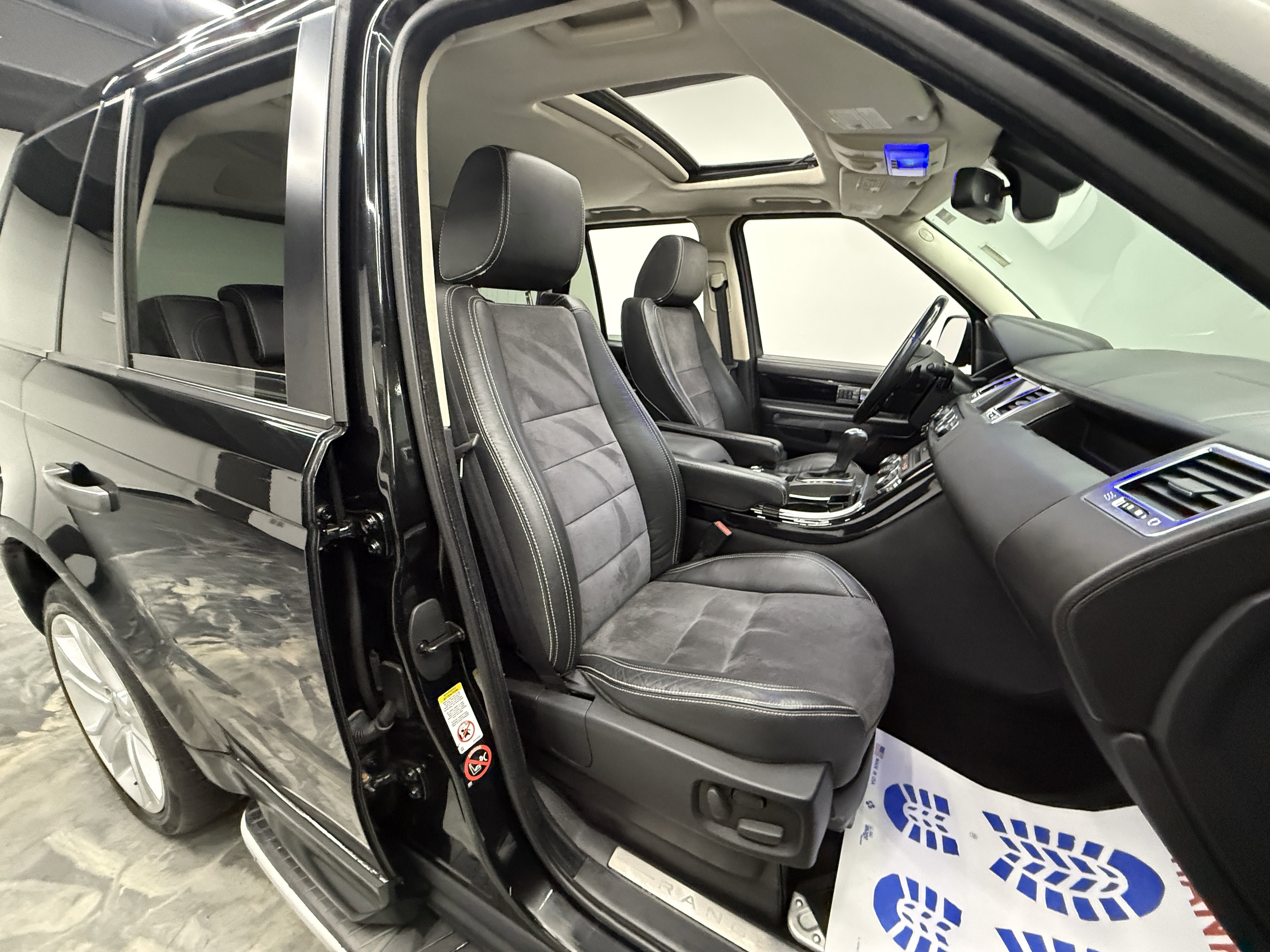 Used 2010 Land Rover Range Rover Sport Supercharged image 19