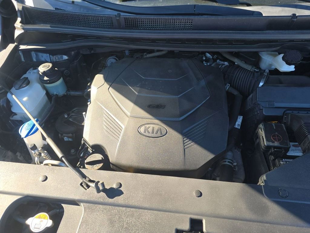 Used 2021 Kia Sedona LX image 7