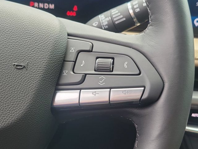 Used 2025 Cadillac XT4 Premium Luxury FWD image 8