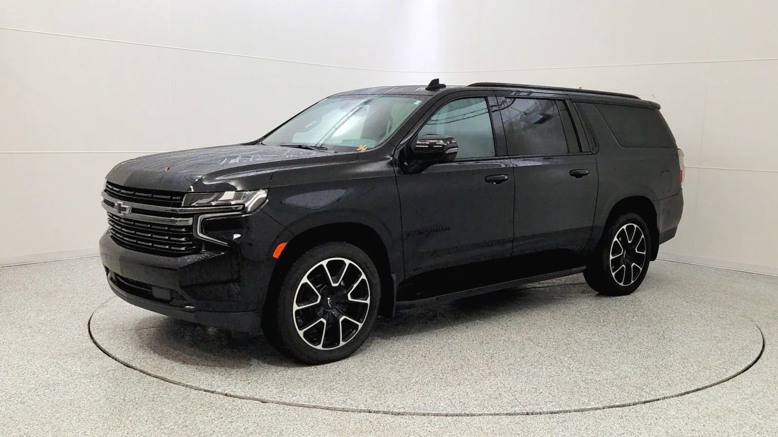 Used 2022 Chevrolet Suburban RST w/ Sport Performance Package image 3