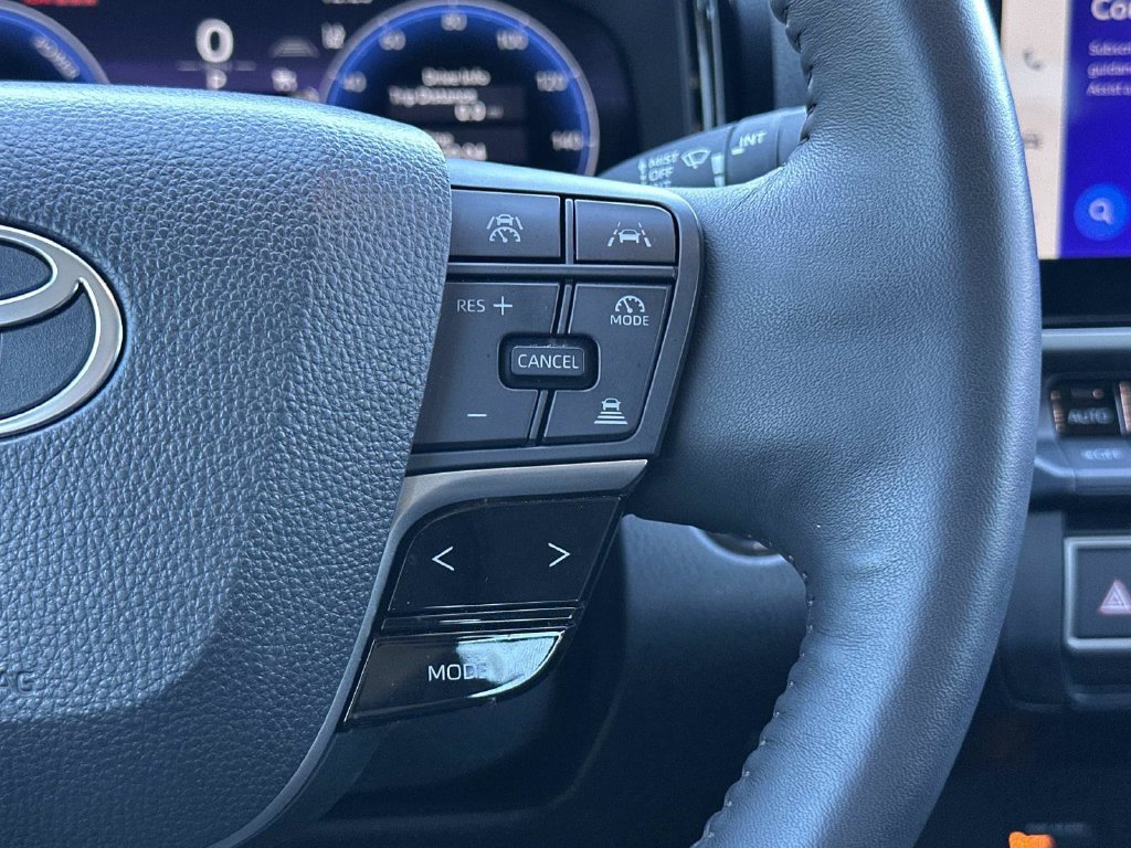 Used 2025 Toyota Camry XLE FWD image 29