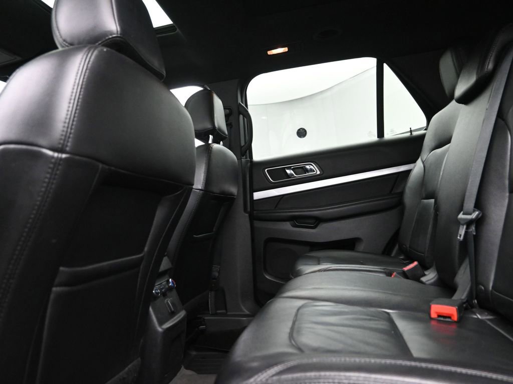 Used 2017 Ford Explorer XLT w/ Equipment Group 202A image 12