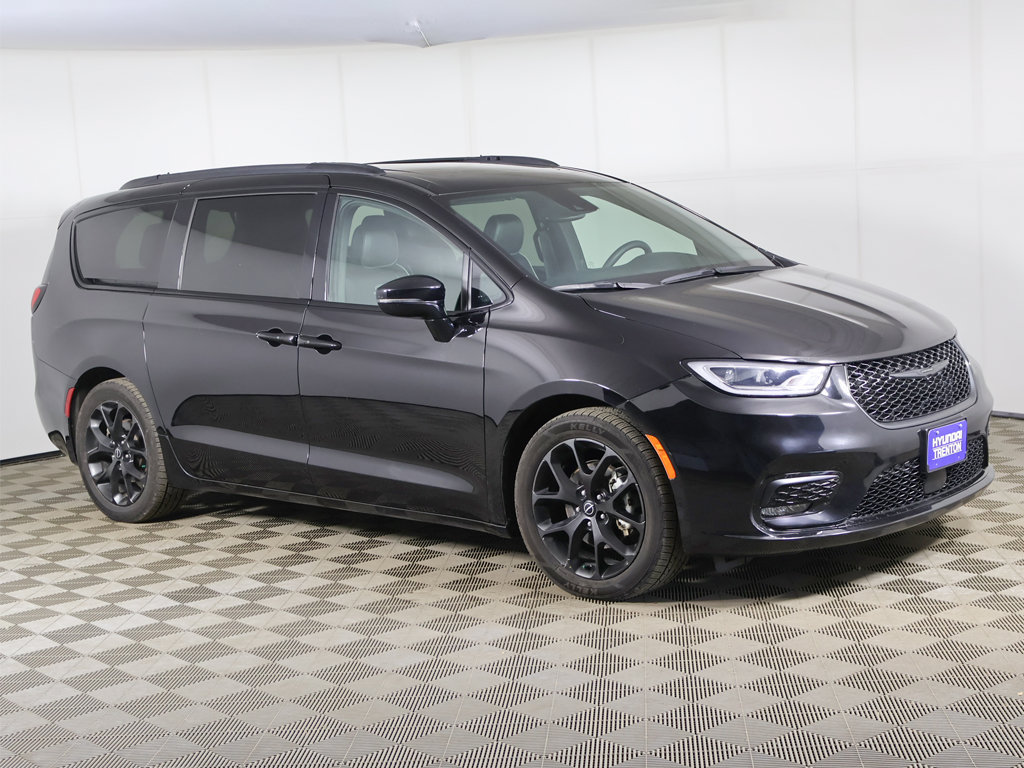 Used 2025 Chrysler Pacifica Limited FWD image 48
