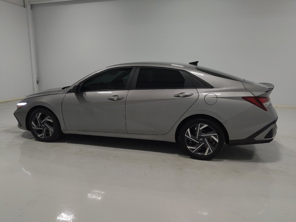 Used 2025 Hyundai Elantra Sport FWD image 3